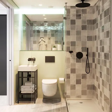 Ibis Styles Lisboa Aeroporto מלון
