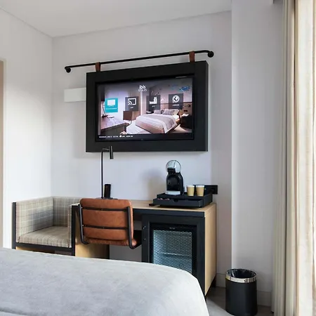 Ibis Styles Lisboa Aeroporto מלון 4*