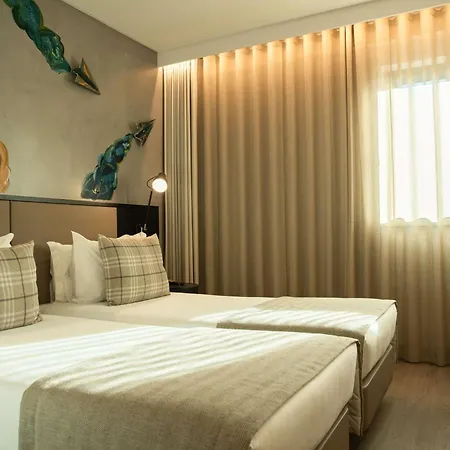 Hotel Ibis Styles Lisboa Aeroporto 4*