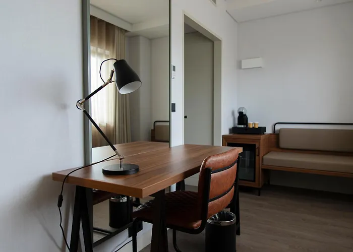 Hotel Ibis Styles Lisboa Aeroporto 4*